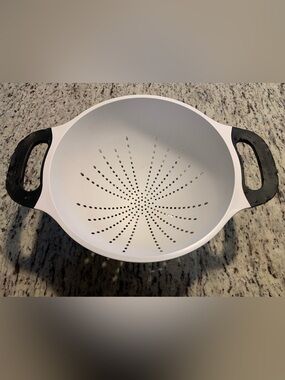 KitchenAid Gourmet 4.7L Colander - White/ Black - Excellent Condition
